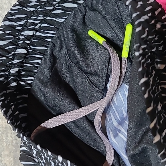 UNDER ARMOUR FITTED HEATGEAR ELASTIC WAIST DRAWSTRING SHORTS PRICE FIRM - Picture 10 of 10